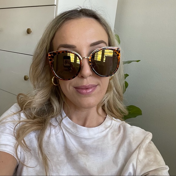 Large Mirrored Sunglasses Neutral NWT - Picture 3 of 4